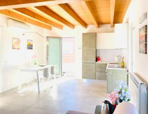A kitchen or kitchenette at Stepandgo Milano Navigli Még 37 kép