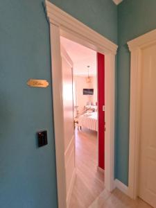 A bed or beds in a room at B&B VILLA PREZIOSA LAGO MAGGIORE