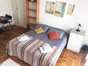 a bedroom with a bed with pillows on it at Departamento en Recoleta muy luminoso Piso 10 in Buenos Aires