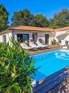 a swimming pool in front of a house at Maison neuve et chaleureuse in Morcenx