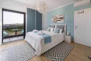Postel nebo postele na pokoji v ubytování Luxury villa Mia + 35 fotografií