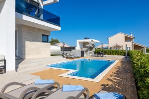 Bazén v ubytování Luxury villa Mia nebo v jeho okolí