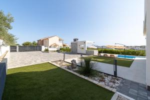Bazén v ubytování Luxury villa Mia nebo v jeho okolí