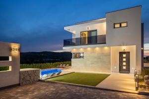Bazén v ubytování Luxury villa Mia nebo v jeho okolí