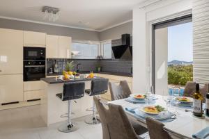 Kuchyň nebo kuchyňský kout v ubytování Luxury villa Mia