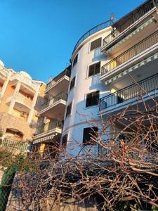 Photo de la galerie de l'établissement Sveti Stefan- Apartment Dora, à Sveti Stefan