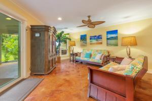 Ruang duduk di Hale Ohana Nui home +25 gambar