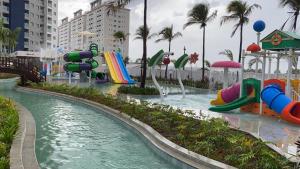 een waterpark met een waterglijbaan bij SALINAS PREMIUM RESORT -Apartamento in Salinópolis