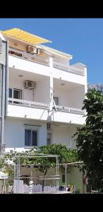 Apartmani Jukanovic tesisinde bir balkon veya teras