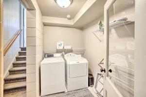 Imagen de la galería de Sioux Center Split-Level Home with Game Room!, en Sioux Center