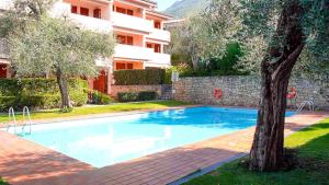 The swimming pool at or close to ULIVI Beth's House