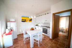 A kitchen or kitchenette at ULIVI Beth's House