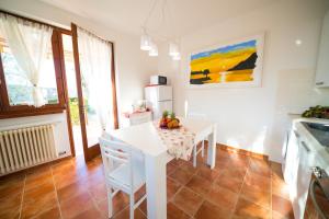 A kitchen or kitchenette at ULIVI Beth's House