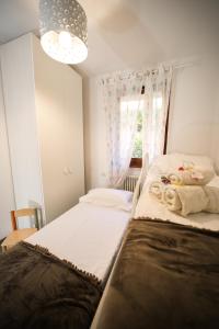 A bed or beds in a room at ULIVI Beth's House