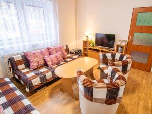 Televízia a/alebo spoločenská miestnosť v ubytovaní Apartment Blehovi