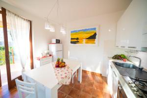A kitchen or kitchenette at ULIVI Beth's House
