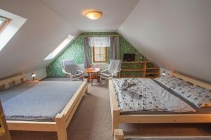 Postel nebo postele na pokoji v ubytování Podskalí Adršpach