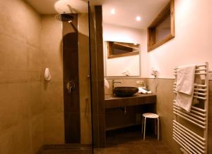 A bathroom at Sterzinger Posthotel