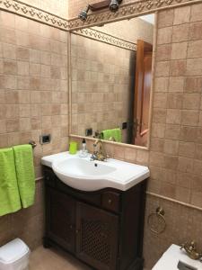 A bathroom at casaenos