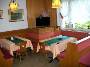 TV a/nebo společenská místnost v ubytování Albergo Bellavista + 37 fotografií