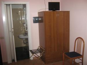 TV a/nebo společenská místnost v ubytování Hotel Ferraro