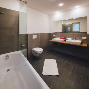 Ένα μπάνιο στο Apart Simala