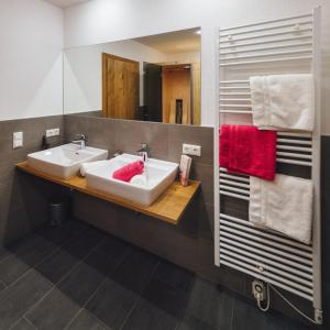 Ένα μπάνιο στο Apart Simala