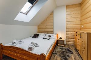Posteľ alebo postele v izbe v ubytovaní Apartament Między Górami