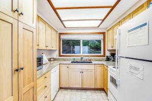 Galeriebild der Unterkunft Blue Sea Oceanfront Cottage in Oceanside