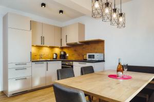 Η κουζίνα ή μικρή κουζίνα στο Apart Simala +14 φωτογραφίες