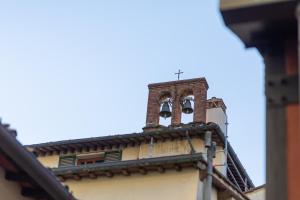 a building with a bell tower on top of it at Firenze Rentals Suite Oche in Florence