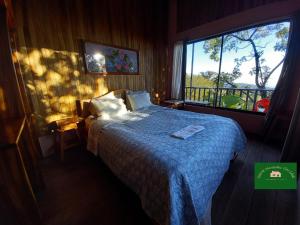Tempat tidur dalam kamar di Casa de Montaña Tica Linda
