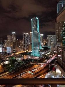 Miami & Skyline View at Stunning apt in Brickell
