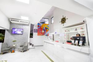 TV a/nebo společenská místnost v ubytování Hotel Sirari By Regina