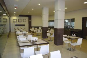 蒂鲁塔尼GRT丽景酒店餐厅或其他用餐的地方