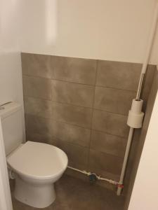 Ένα μπάνιο στο Appartement 2 chambres, proximité plage, commerces et centre ville