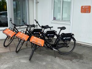 a group of bikes parked outside of a building at De la Gardie Park Vandrarhem Hostel in Lidköping