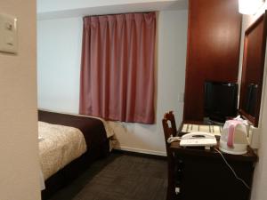 Postel nebo postele na pokoji v ubytování Hamamatsu Station Hotel
