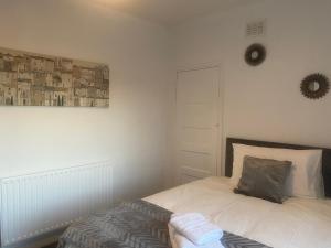 a bedroom with a bed and a mirror on the wall at Smith House in Scunthorpe