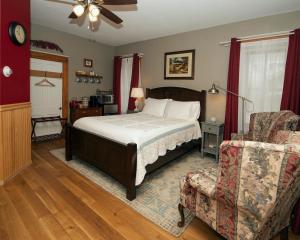 A bed or beds in a room at Stone House Inn