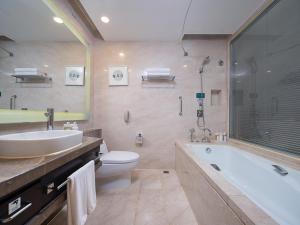 a bathroom with a tub and a sink and a toilet at Holiday Inn Nanchang Riverside, an IHG Hotel in Nanchang