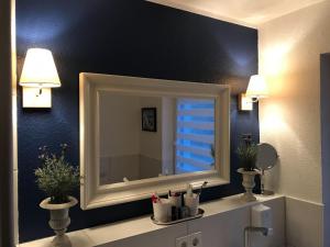 a bathroom with a mirror and a sink at Ferienhaus in Zierow am Strand in Zierow +22 photos