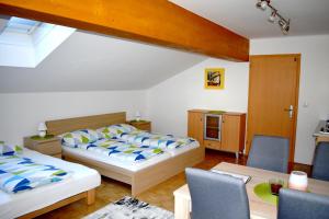 two beds in a room with a table and chairs at Apartment Ladinger in Radstadt