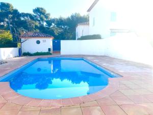 a swimming pool in the yard of a house at La plage, calme et jardin in Sanary-sur-Mer
