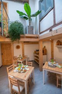 a room with wooden tables and chairs and a kitchen at Gästehaus am Stadttor in Naumburg