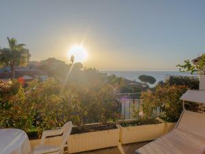 a view of the sun setting over the ocean at Studio Menton, 1 pièce, 2 personnes - FR-1-196-166 in Menton