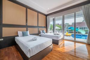 Postel nebo postele na pokoji v ubytování RimLay Beachfront Pool Villa