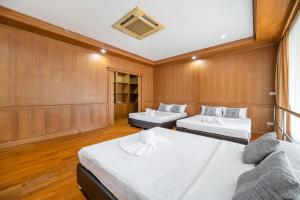 Postel nebo postele na pokoji v ubytování RimLay Beachfront Pool Villa