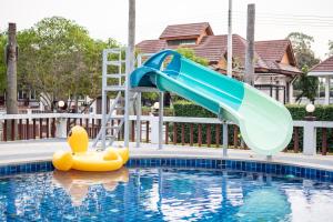 Bazén v ubytování RimLay Beachfront Pool Villa nebo v jeho okolí