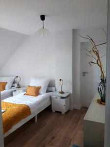 Ένα ή περισσότερα κρεβάτια σε δωμάτιο στο Apartament Nad Potokiem